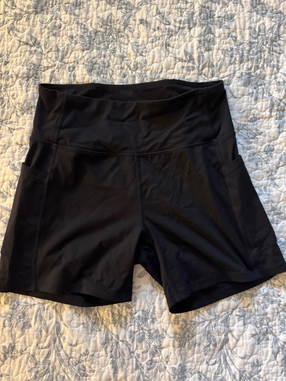 Black leggings with pockets